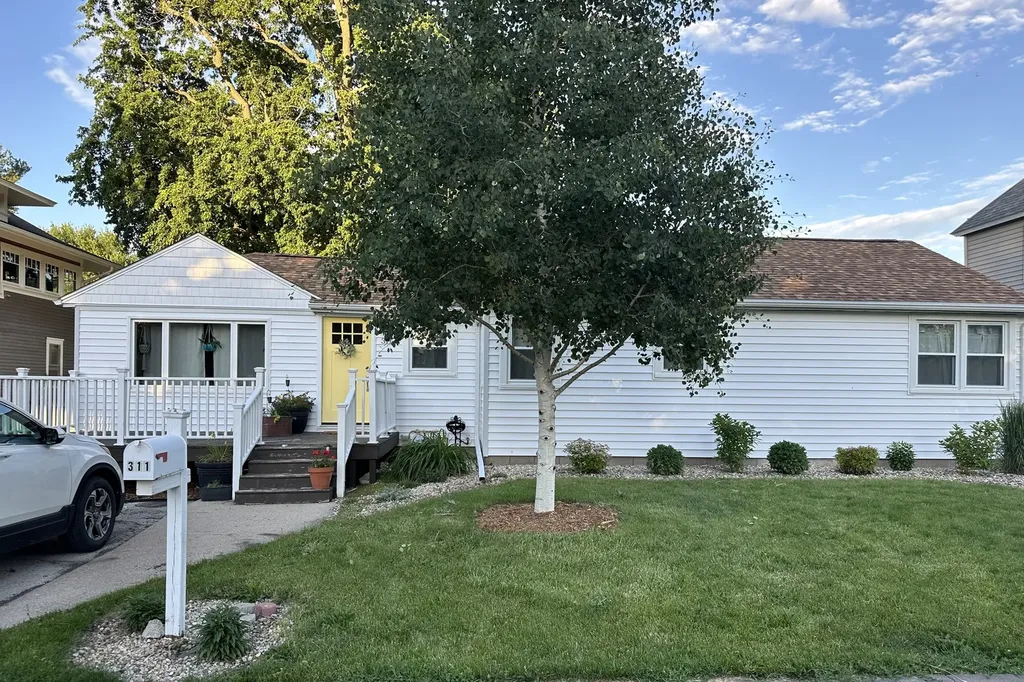 311 South 2nd Avenue Chenoa IL 61726