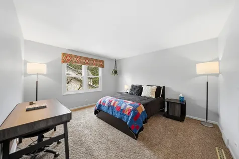 260 Hillhurst Drive Cary IL 60013