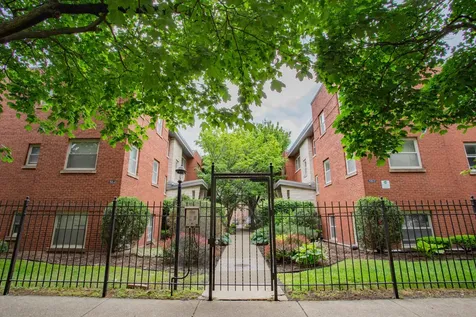 7521 North Damen Avenue Chicago IL 60645