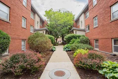 7521 North Damen Avenue Chicago IL 60645