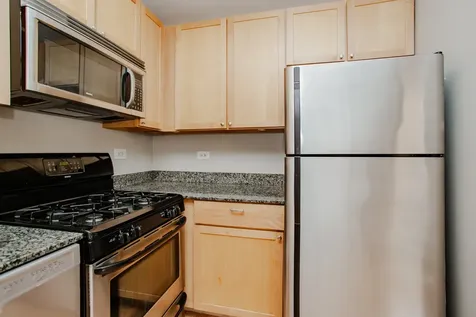 7521 North Damen Avenue Chicago IL 60645