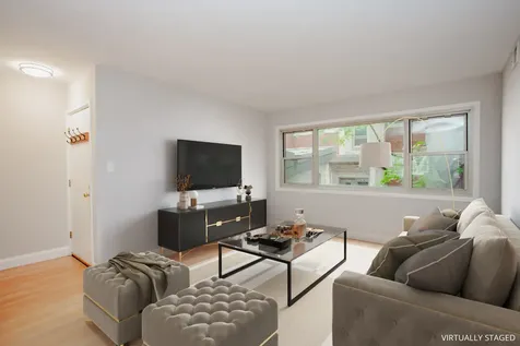 7521 North Damen Avenue Chicago IL 60645