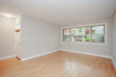 7521 North Damen Avenue Chicago IL 60645