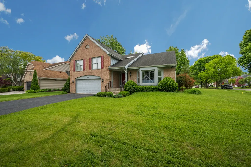 1046 East Amberwood Circle Naperville IL 60563