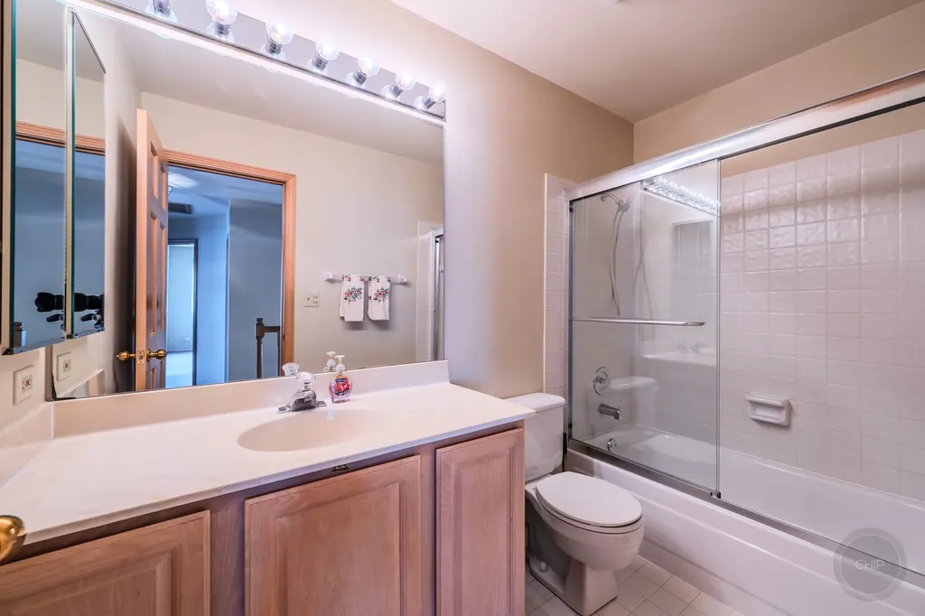 1046 East Amberwood Circle Naperville IL 60563