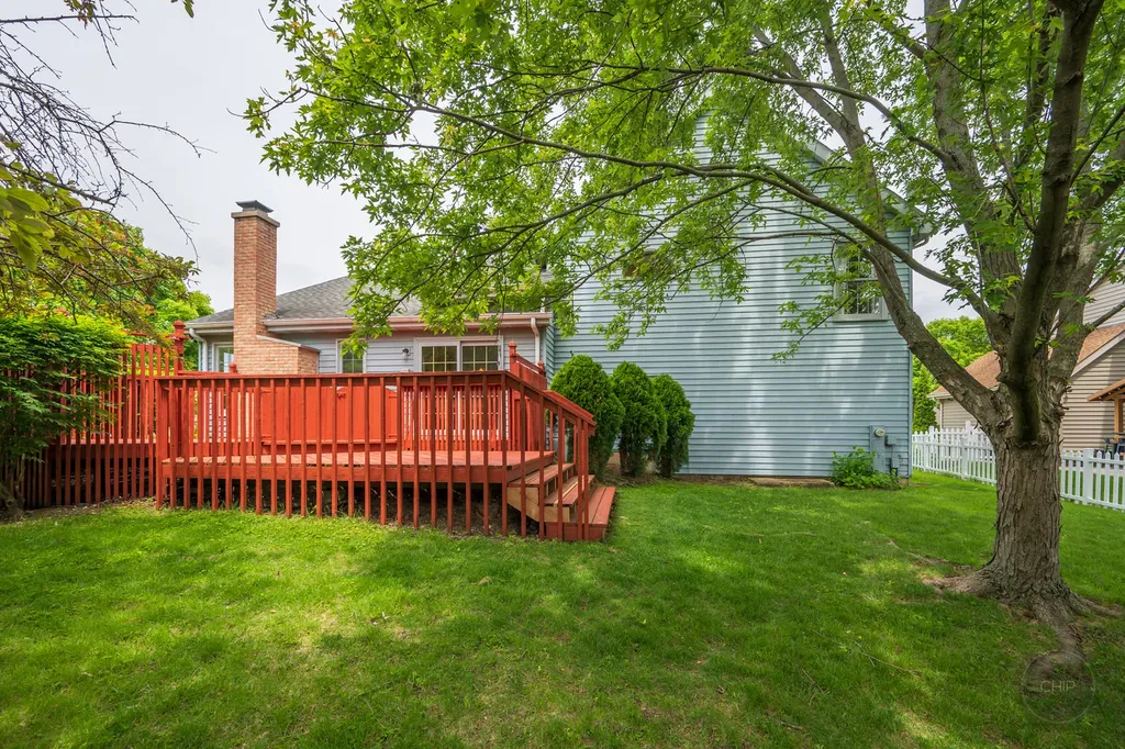 1046 East Amberwood Circle Naperville IL 60563