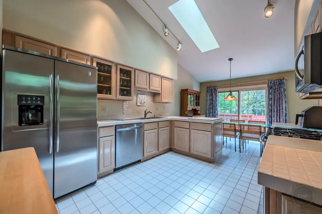 1046 East Amberwood Circle Naperville IL 60563