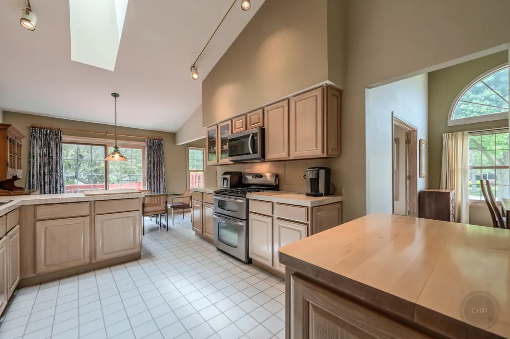1046 East Amberwood Circle Naperville IL 60563