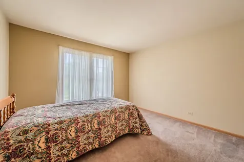 1046 East Amberwood Circle Naperville IL 60563