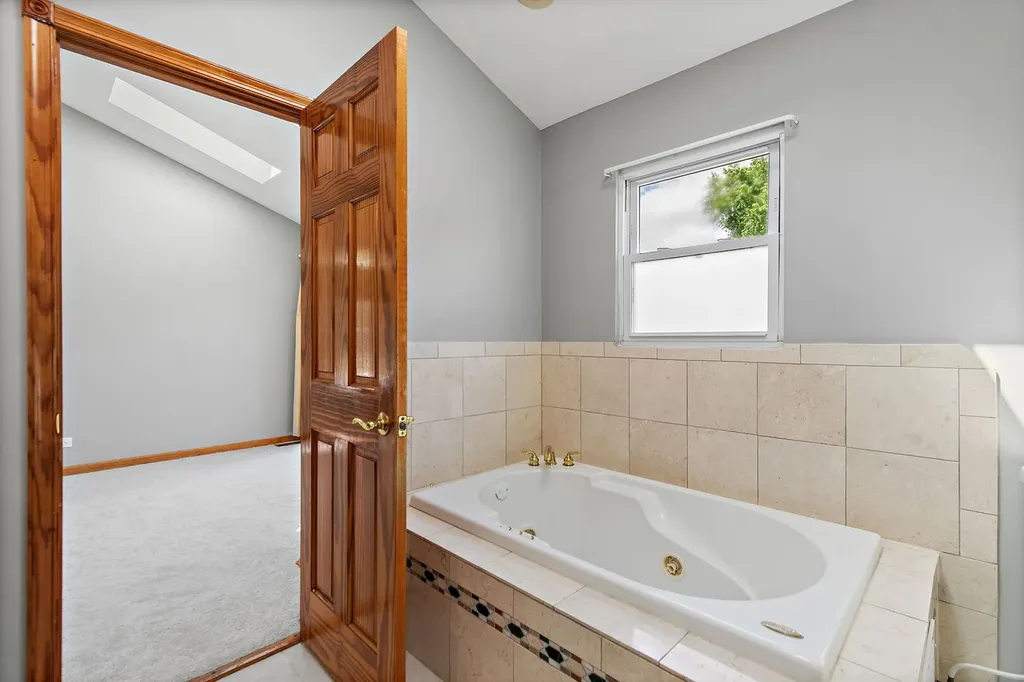 4403 Maple Court Rolling Meadows IL 60008