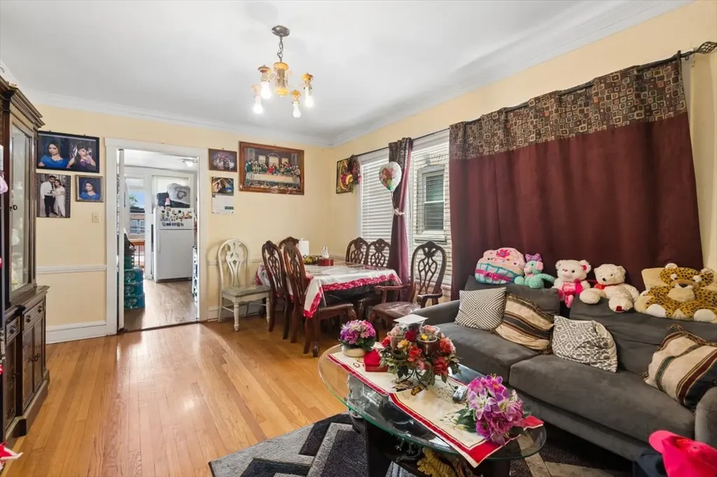 6630 North Maplewood Avenue Chicago IL 60645