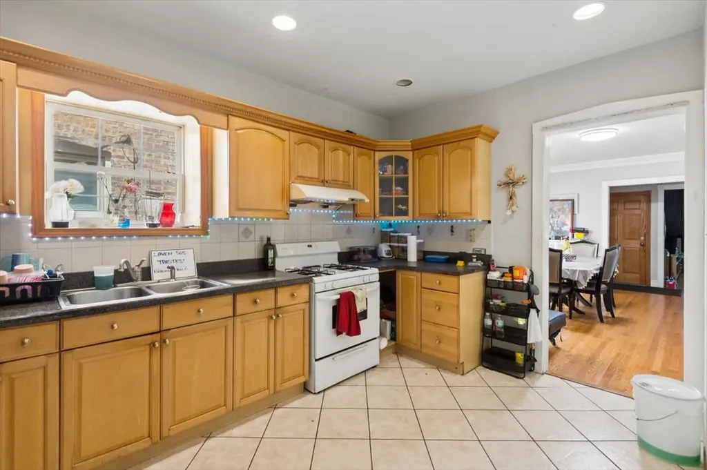 6630 North Maplewood Avenue Chicago IL 60645