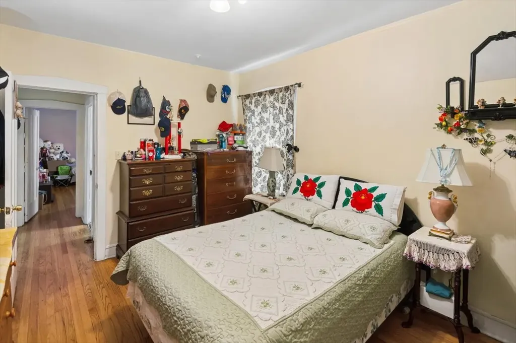 6630 North Maplewood Avenue Chicago IL 60645