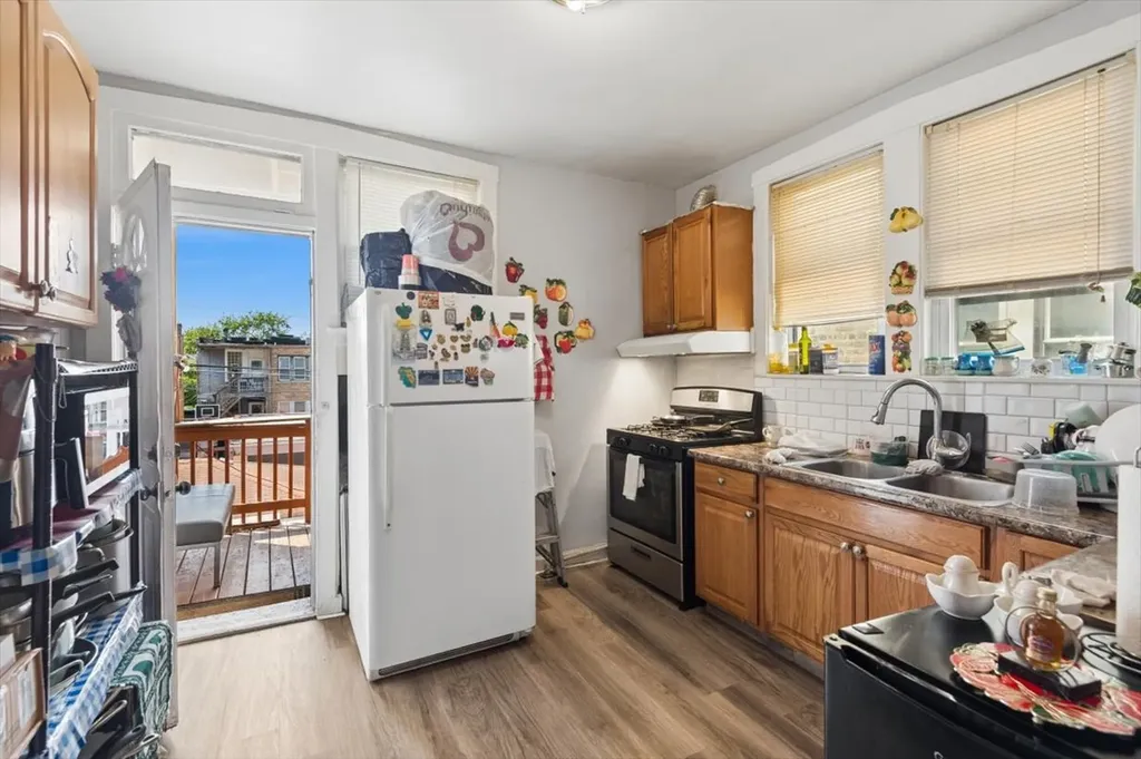 6630 North Maplewood Avenue Chicago IL 60645