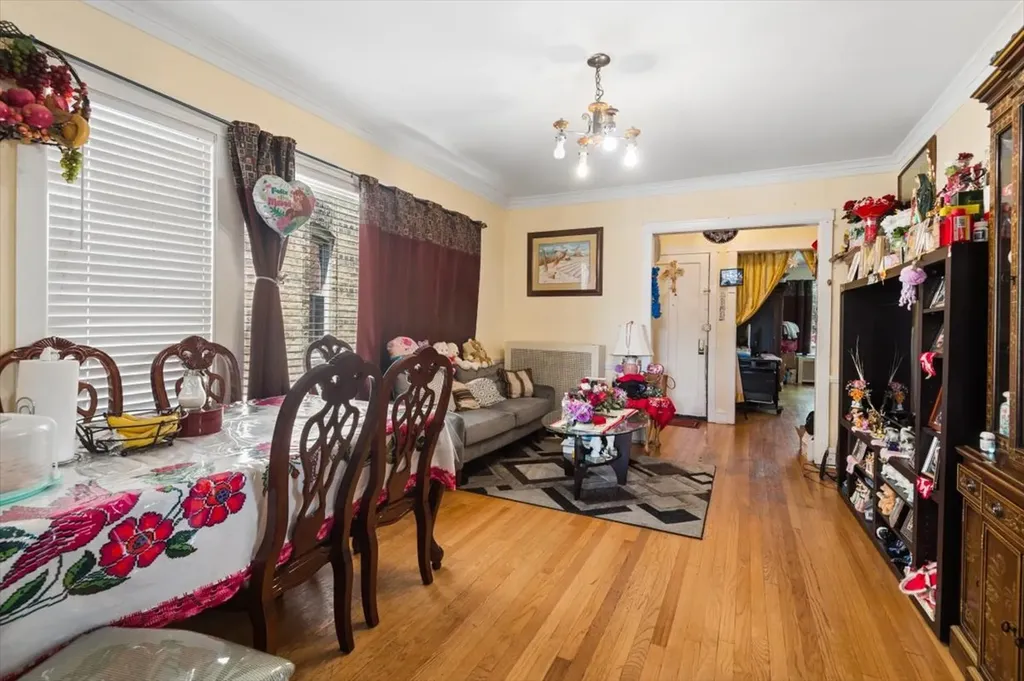 6630 North Maplewood Avenue Chicago IL 60645