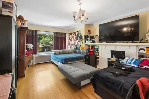 6630 North Maplewood Avenue Chicago IL 60645