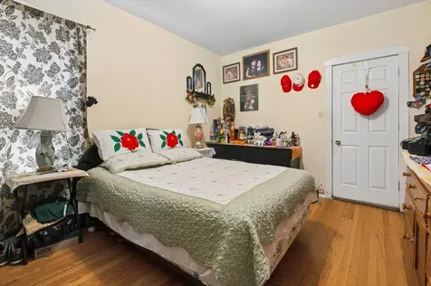 6630 North Maplewood Avenue Chicago IL 60645