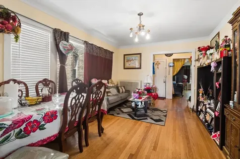 6630 North Maplewood Avenue Chicago IL 60645