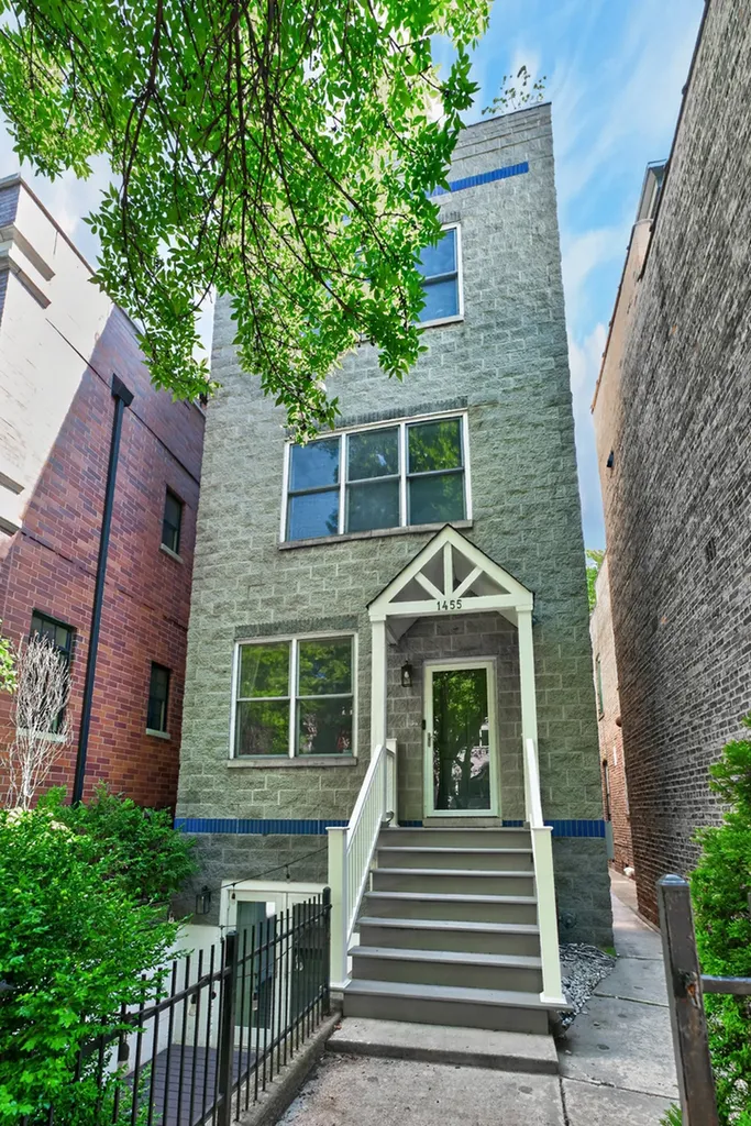 1455 West Wolfram Street Chicago IL 60657