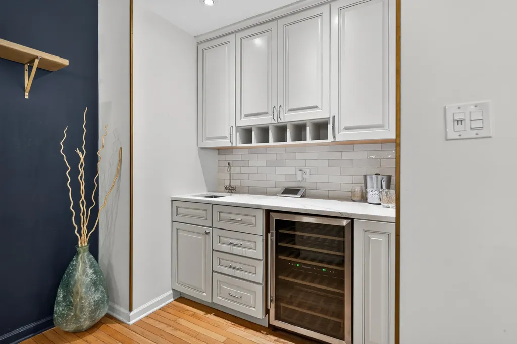 1455 West Wolfram Street Chicago IL 60657