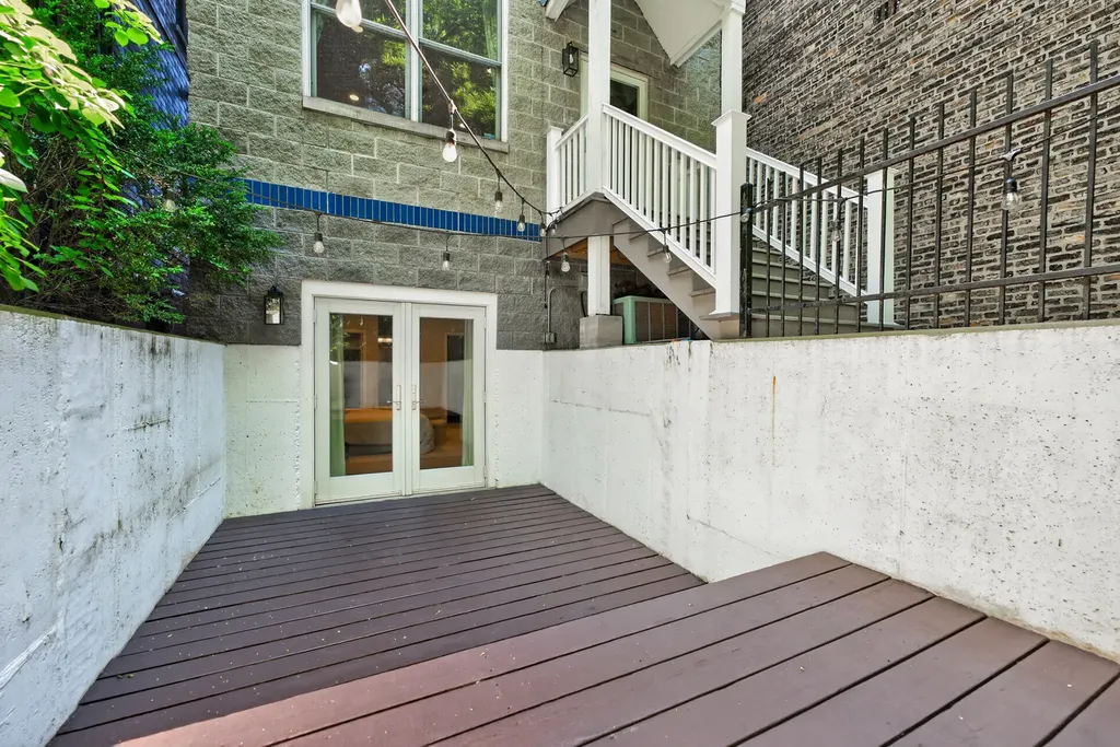 1455 West Wolfram Street Chicago IL 60657