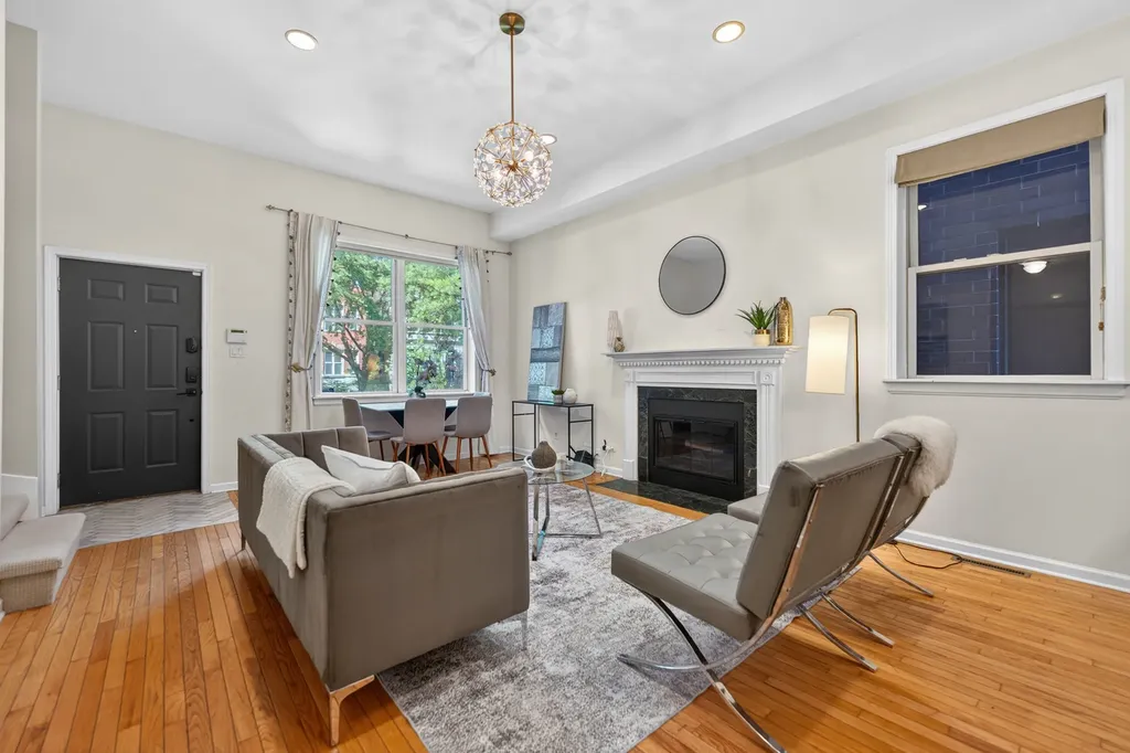 1455 West Wolfram Street Chicago IL 60657
