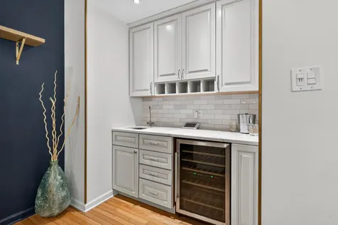 1455 West Wolfram Street Chicago IL 60657