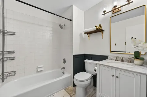 1455 West Wolfram Street Chicago IL 60657