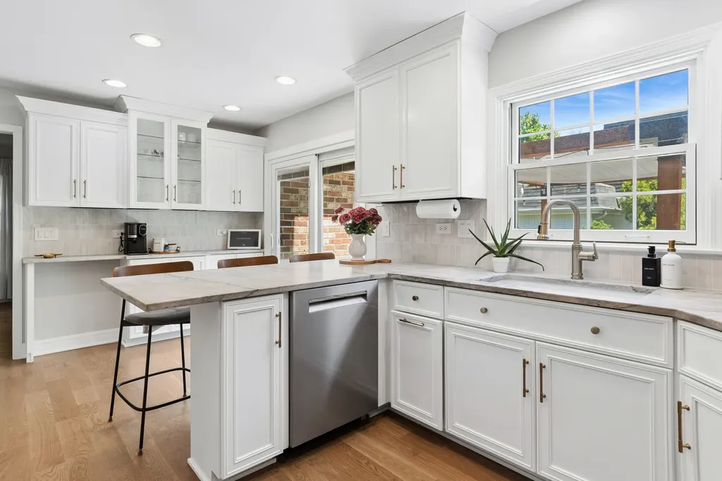 307 South Ellyn Avenue Glen Ellyn IL 60137