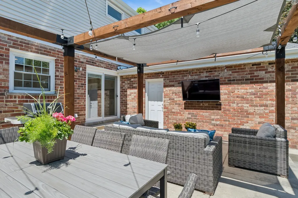 307 South Ellyn Avenue Glen Ellyn IL 60137