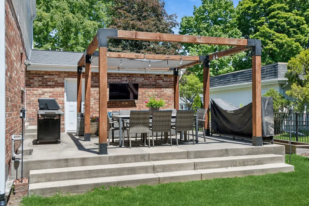 307 South Ellyn Avenue Glen Ellyn IL 60137