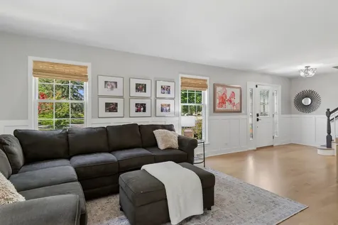 307 South Ellyn Avenue Glen Ellyn IL 60137
