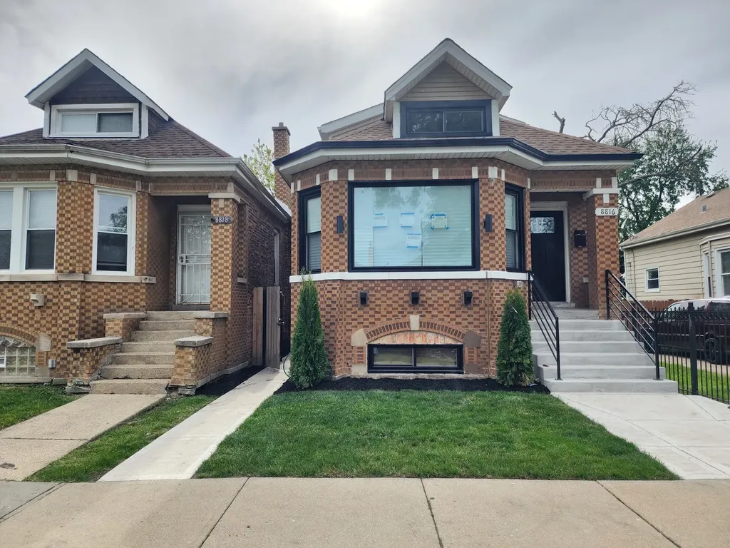 8816 South Laflin Street Chicago IL 60620