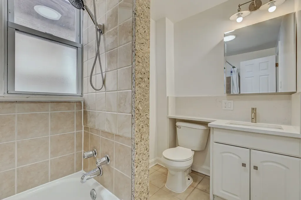 306 East 118th Street Chicago IL 60628
