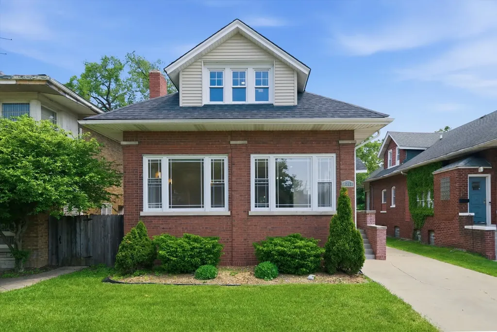7247 South Luella Avenue Chicago IL 60649