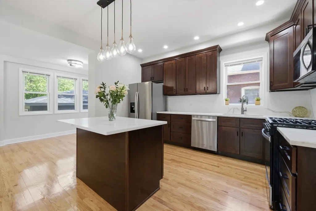 7247 South Luella Avenue Chicago IL 60649