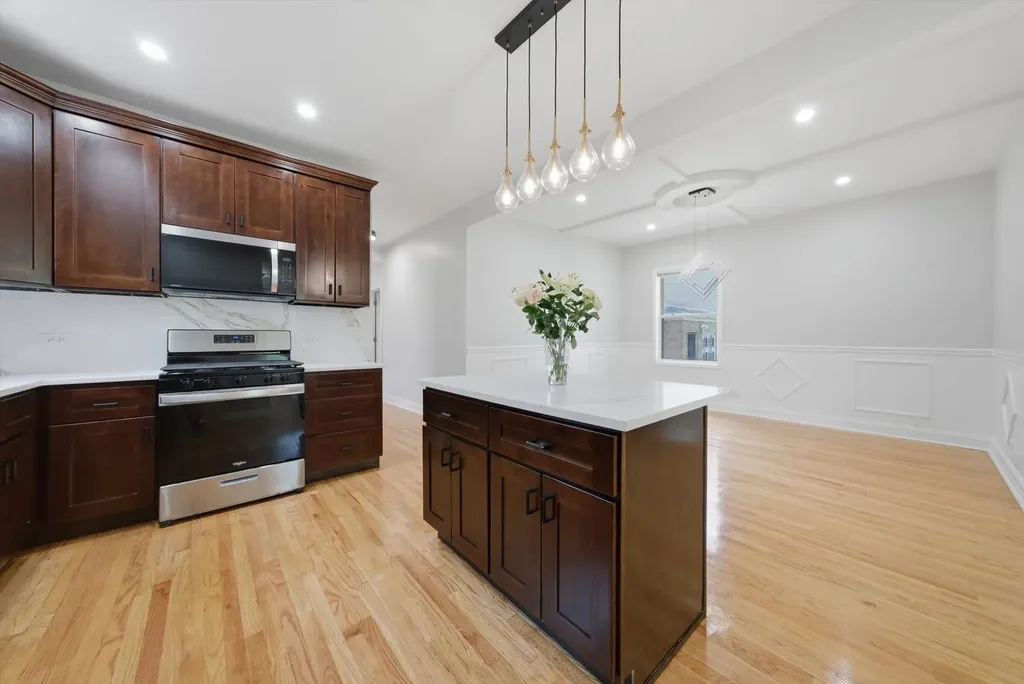7247 South Luella Avenue Chicago IL 60649