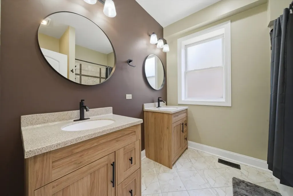 7247 South Luella Avenue Chicago IL 60649