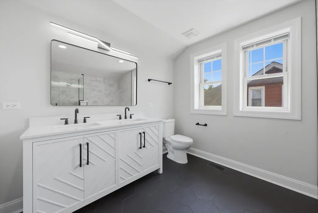 7247 South Luella Avenue Chicago IL 60649
