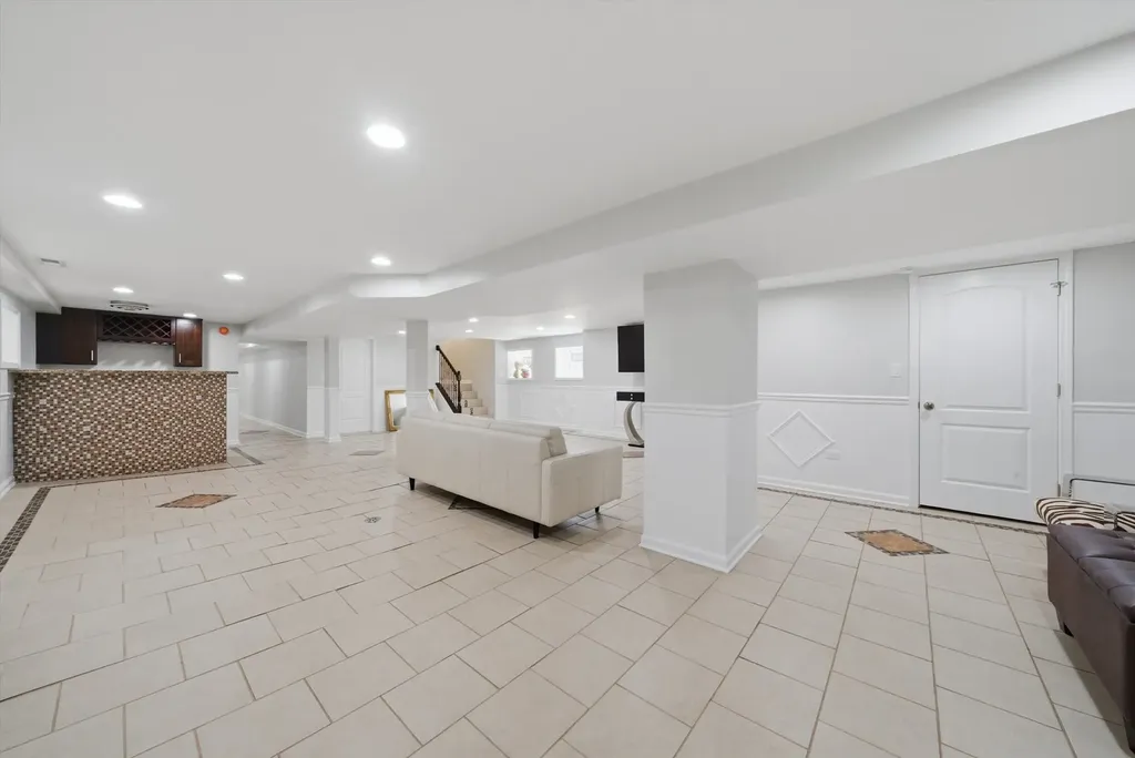 7247 South Luella Avenue Chicago IL 60649