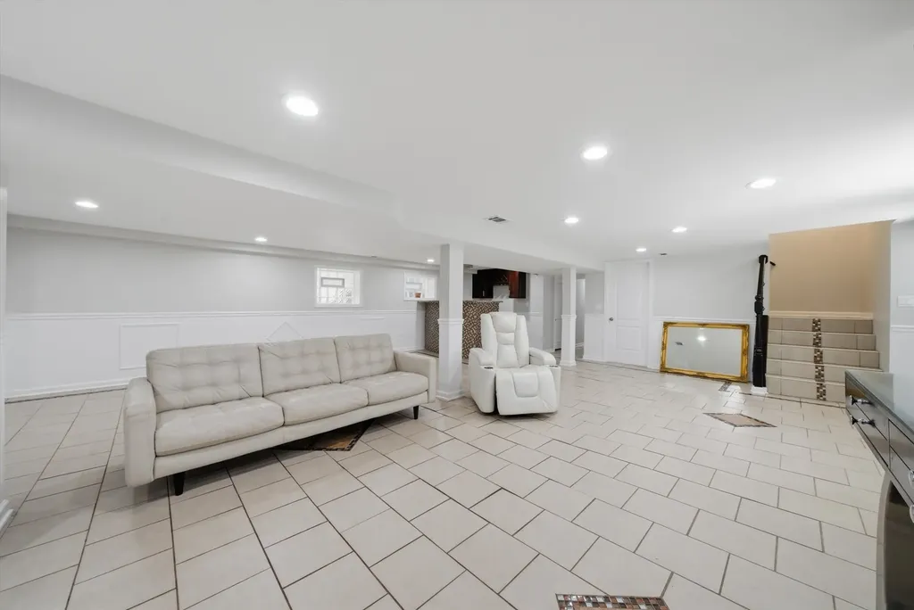 7247 South Luella Avenue Chicago IL 60649