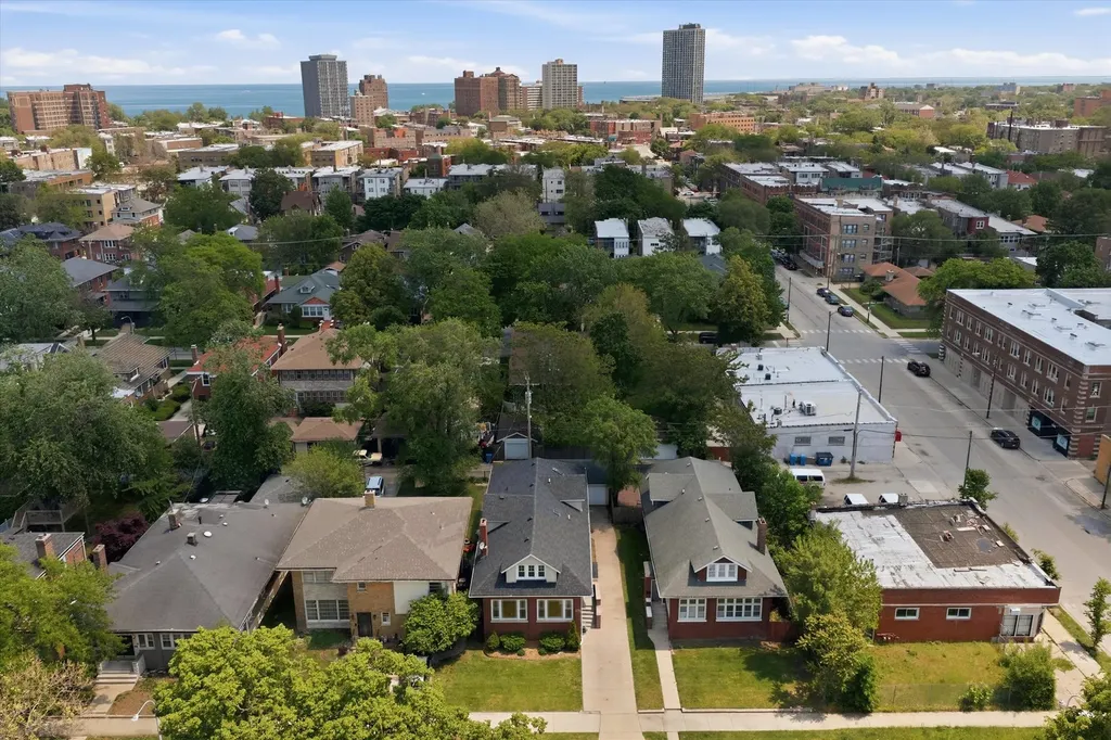 7247 South Luella Avenue Chicago IL 60649