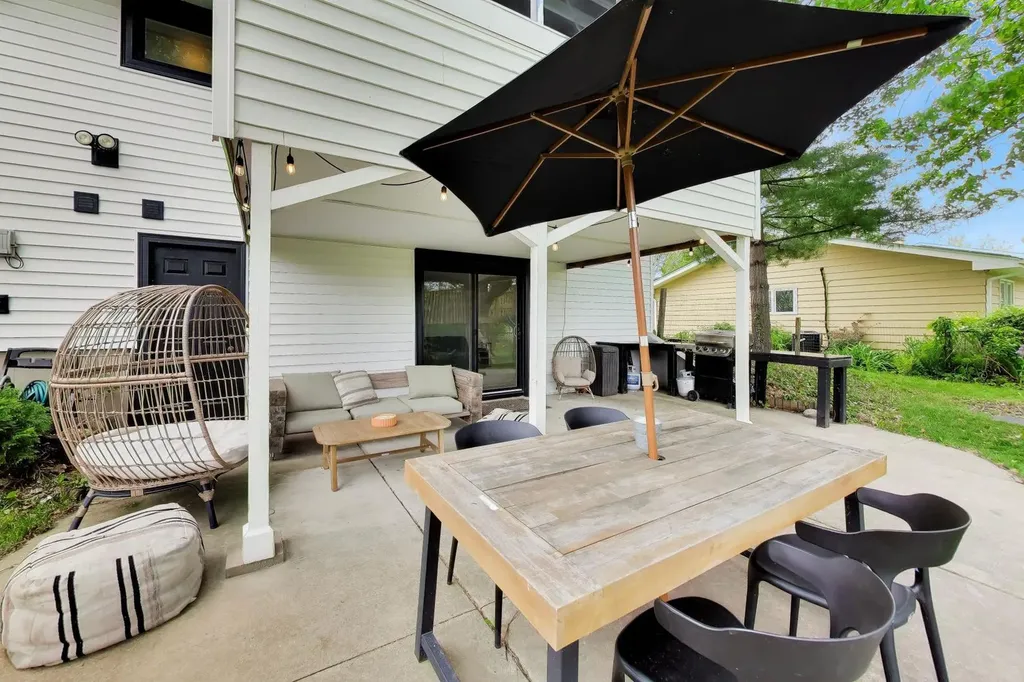 2S550 Gray Avenue Lombard IL 60148