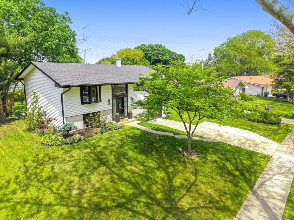 2S550 Gray Avenue Lombard IL 60148