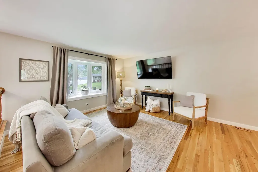 2S550 Gray Avenue Lombard IL 60148