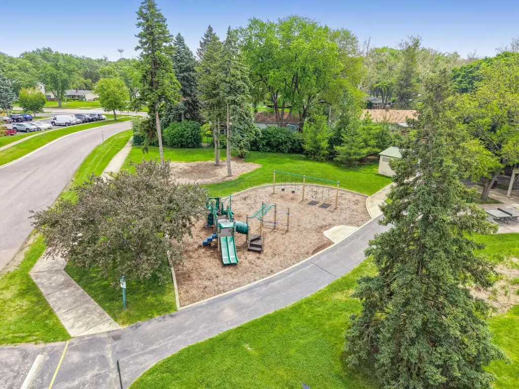 2S550 Gray Avenue Lombard IL 60148