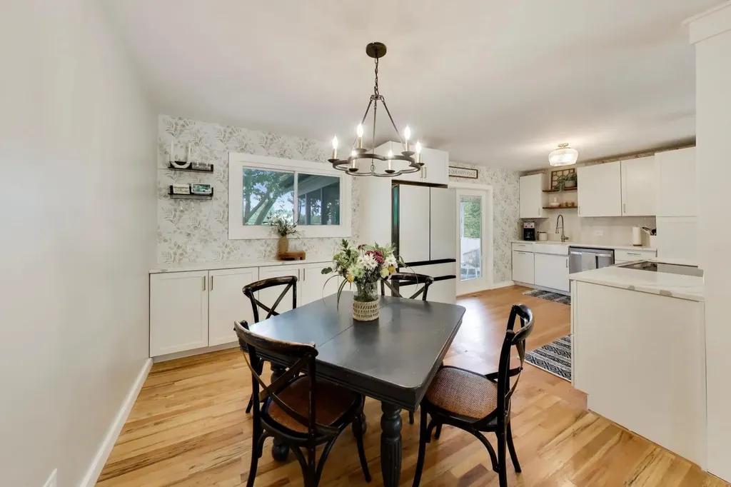 2S550 Gray Avenue Lombard IL 60148