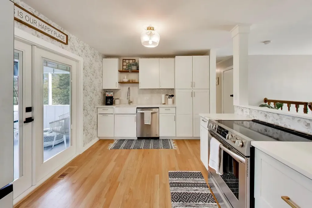 2S550 Gray Avenue Lombard IL 60148