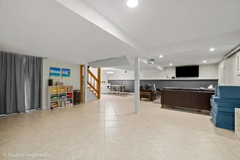 120 Hilltop Avenue Barrington IL 60010