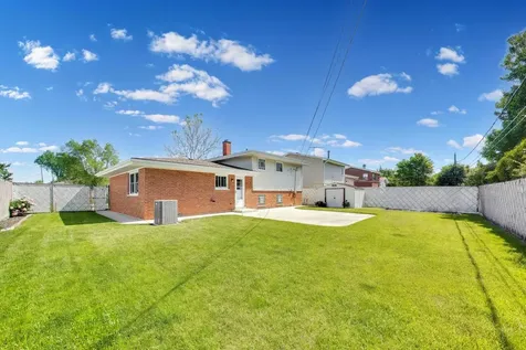 7819 Church Street Morton Grove IL 60053